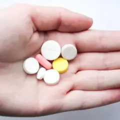 Zapalenie płuc: jakie leki? Antybiotyki, leki bez recepty i błędy leczenia