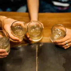 Kreatyna i alkohol: Czy to połączenie sabotuje Twoje wyniki?