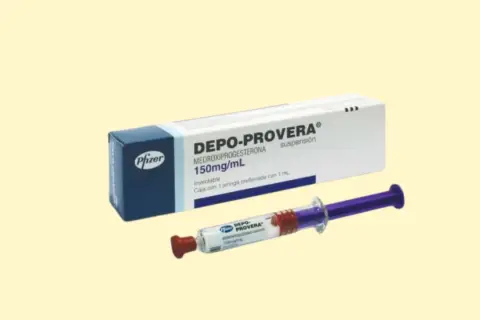 Opakowanie leku Depo-Provera z zastrzykiem.