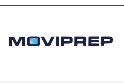 Napis MOVIPREP w kolorze granatowym, z niebieskim prostokątem w literze "O".