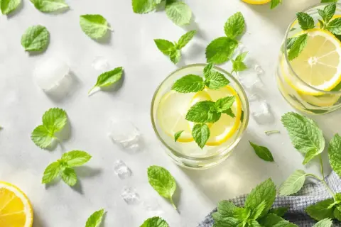 Alkohol na diecie ketogenicznej: Czy to możliwe bez szkody dla ketozy?