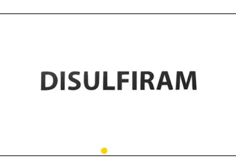 Napis DISULFIRAM na białym tle. Mały żółty okrąg na dole.