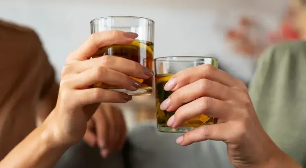Alkohol po udarze: Czy warto ryzykować? Poznaj fakty!