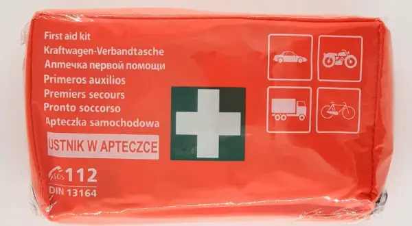 Pomarańczowa apteczka samochodowa z białym krzyżem i ikonami pojazdów.